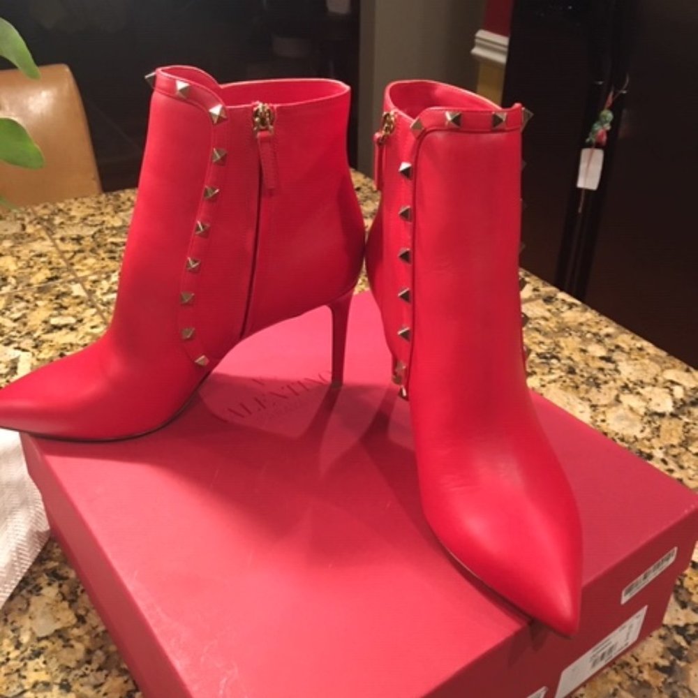 $1245 Valentino  RockstudRed Leather Ankle booties